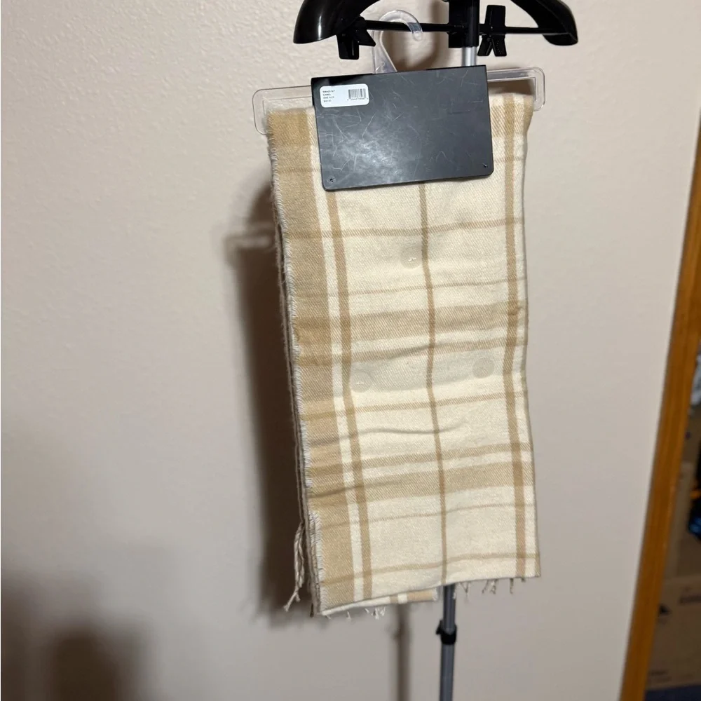 Steve Madden Beige Beanie and‎ Checkered Scarf Set